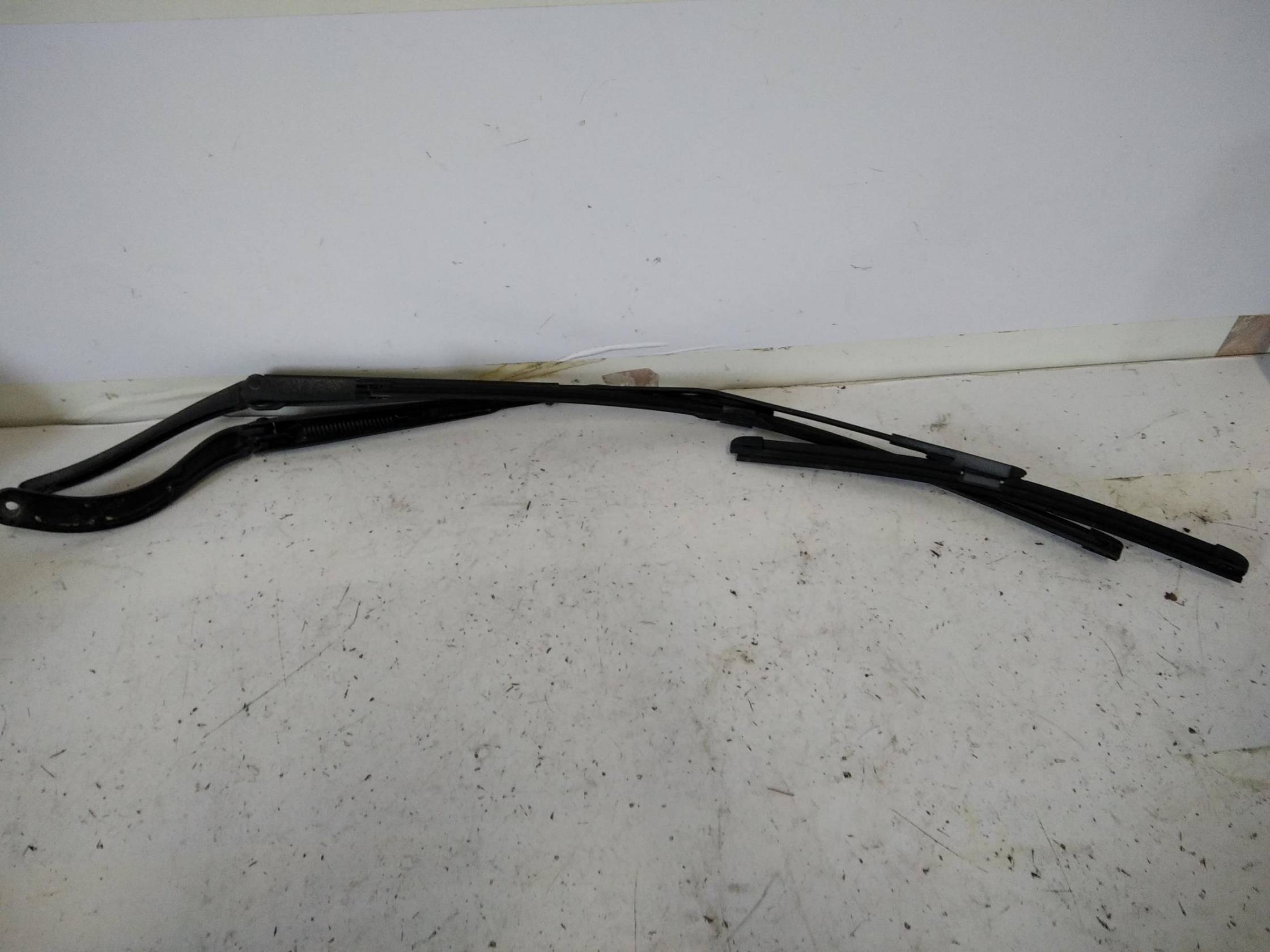 Braccio tergiparabrezza sx.